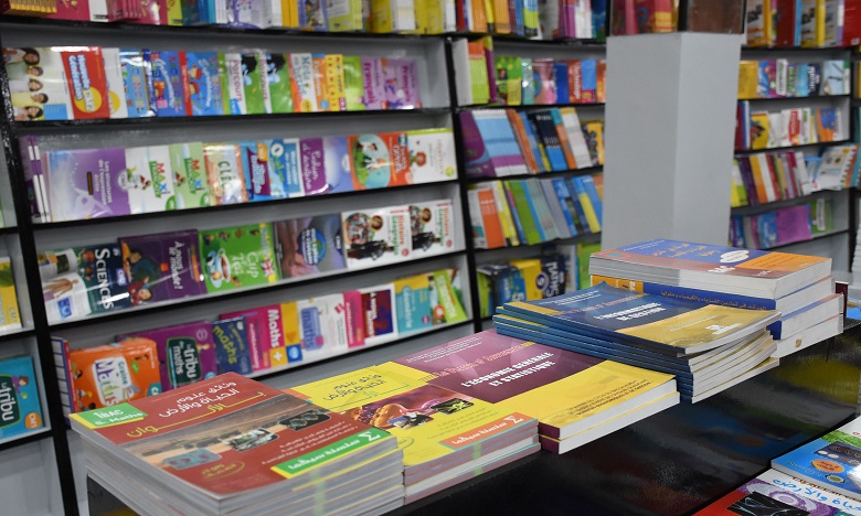 Livres scolaires : remise des avenants aux contrats d'impression et d'édition pour l’année 2022-2023 